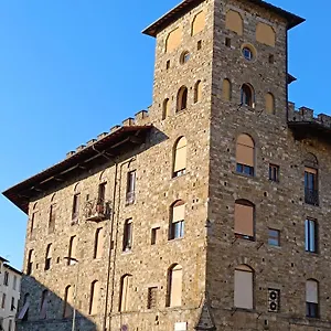 Castle 2 Bedrooms, 2 Bathrooms Florence